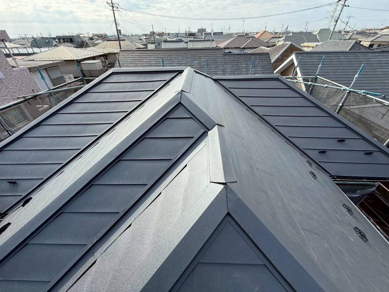 船橋市二和東にて屋根修理・カバー工法〈パミール屋根の屋根修理工事〉